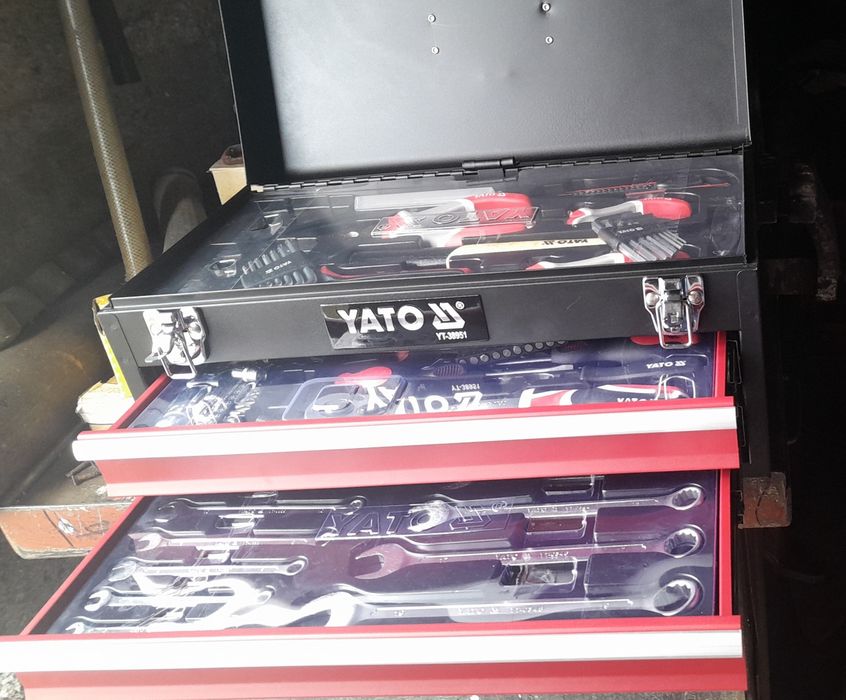 Skrzynka narzędziowa Yato-80 elementów