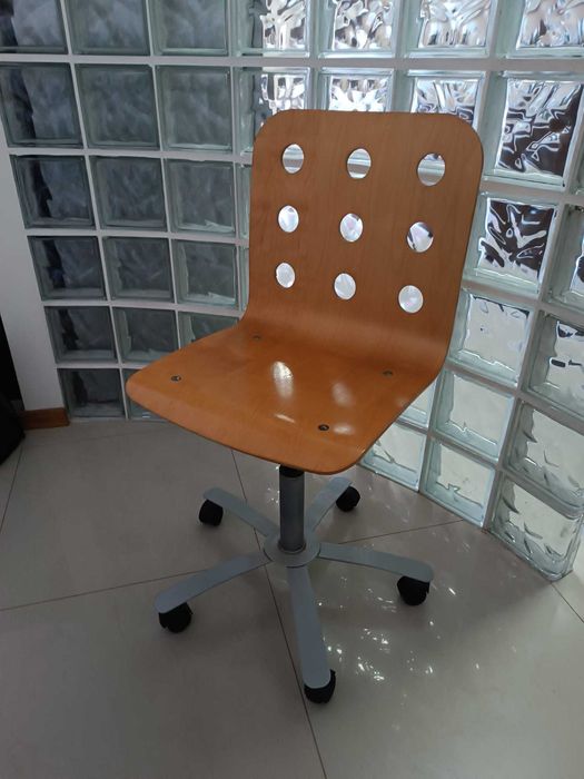 Cadeira giratória IKEA madeira