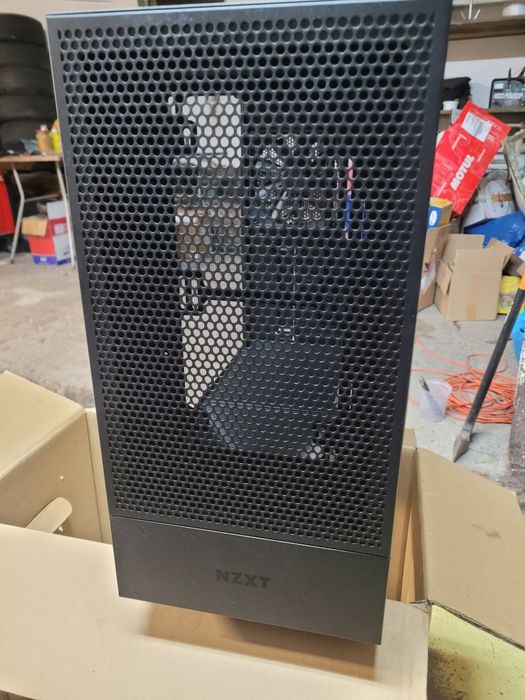 NZXT czarna obudowa