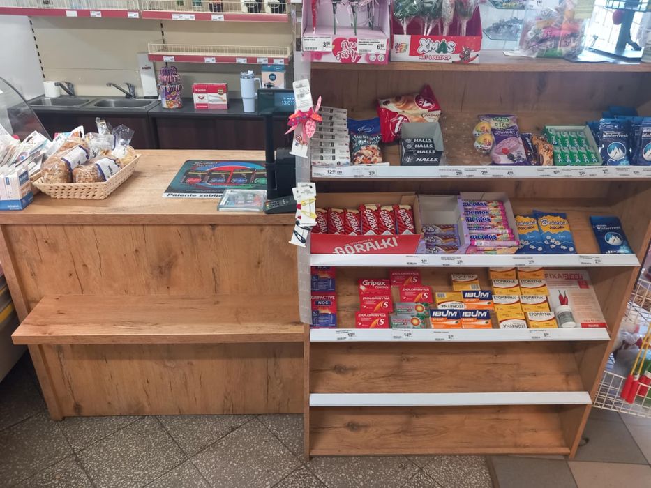 Wyposażenie  sklepu sprzedam -tanio