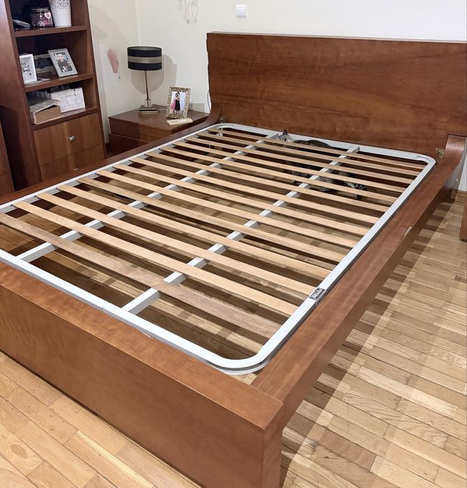 Cama de Madeira de Cerejeira Maciça – 1,95m x 1,50m