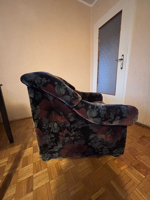 Meble – biurko IKEA MICKE, sofa rozkładana BEDDINGE + fotel – 250 zł