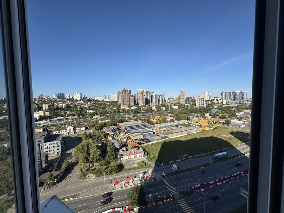 Продаж 2 кім. 65 кв.м Саперно-Слобідська 22