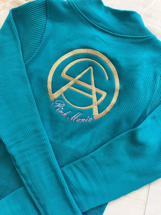 Piękny dopasowany kombinezon logo kolory Pink Mania