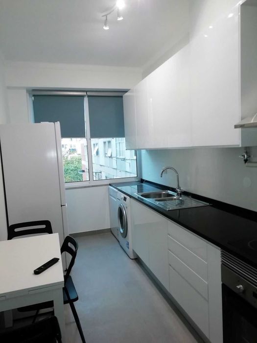 Quarto em apartamento mobilado/equipado-jovens trabalhadores - Benfica