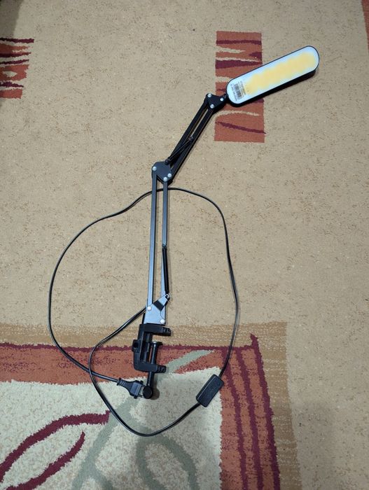 Настільна LED лампа з регулюванням по висоті/нахилу