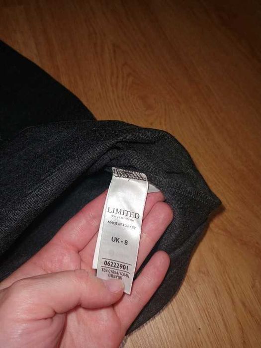 Dopasowana sukienka szara Limited Marks&Spencer