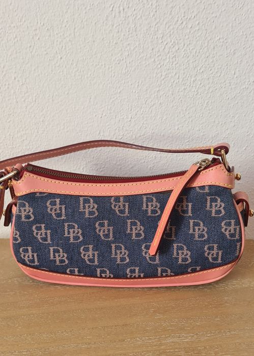 Vendo bonita mala de mão.