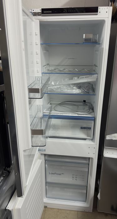 Frigorífico Combinado Encastre SIEMENS KI86VVSE0 L (Low Frost