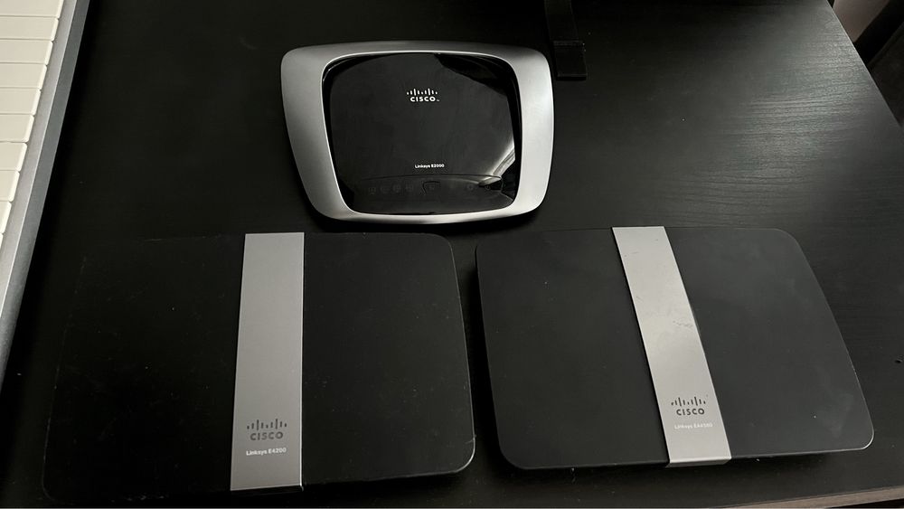 Продам разом  сет роутер cisco linksys ae 4500 та linksys e2000
