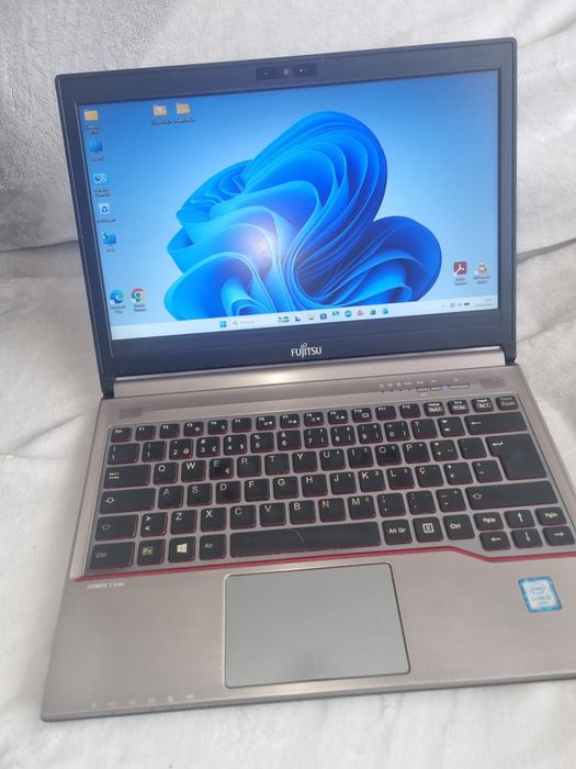 Fujitsu Lifebook E Series 736 i5 de 6th gen