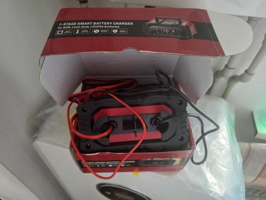 Перетворювач напруги EASUN POWER 4000W LCD інвертор із чистою синусоїдою 12V-220V