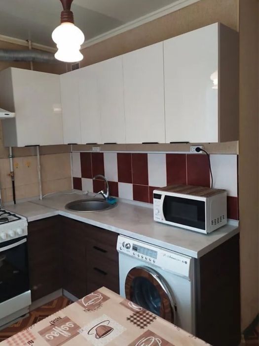 ЗАТИШНА квартира в ЗЕЛЕНОМУ районі столиці метро ВАСИЛЬКІВСЬКА