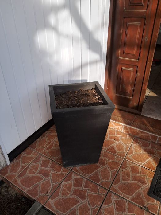 Donica betonowa czarna