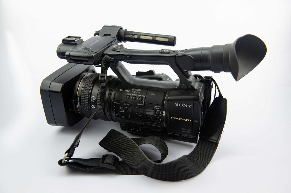 Професійна камера Sony HXR-NX5E