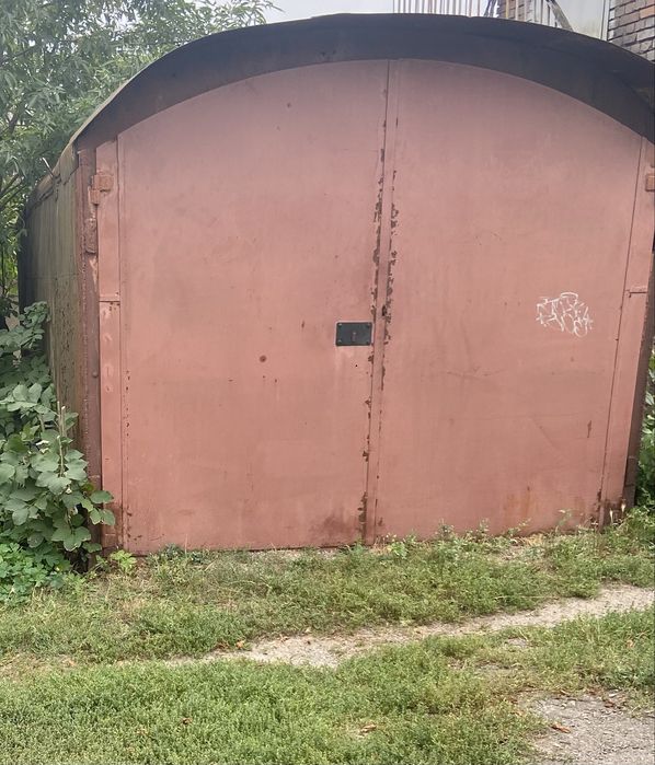 Продам 2к квартиру, 2-й поверх, індивідуальне г/опалення, гараж, сарай з погрібом