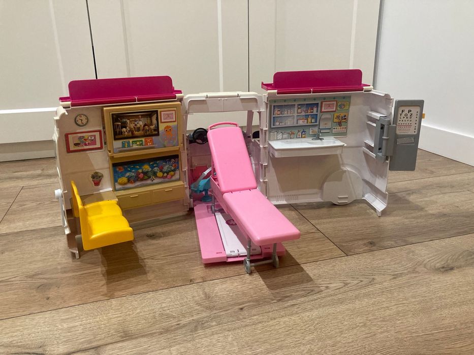 Samochod karetka barbie