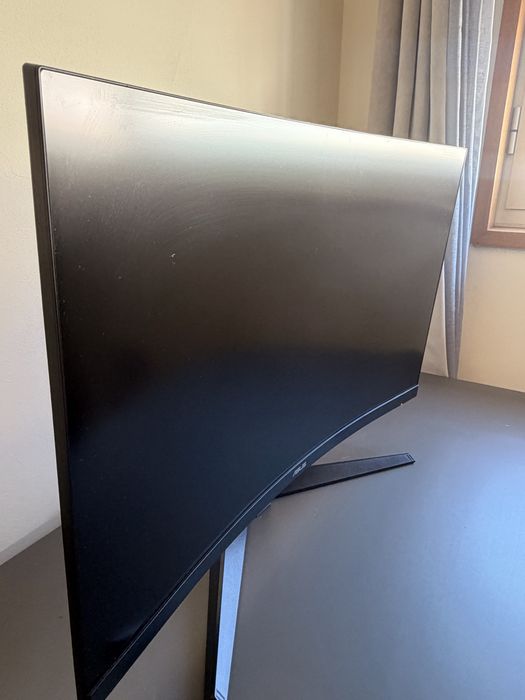 Monitor Gaming ASUS TUF 31.5" Curvo 165Hz 1ms
