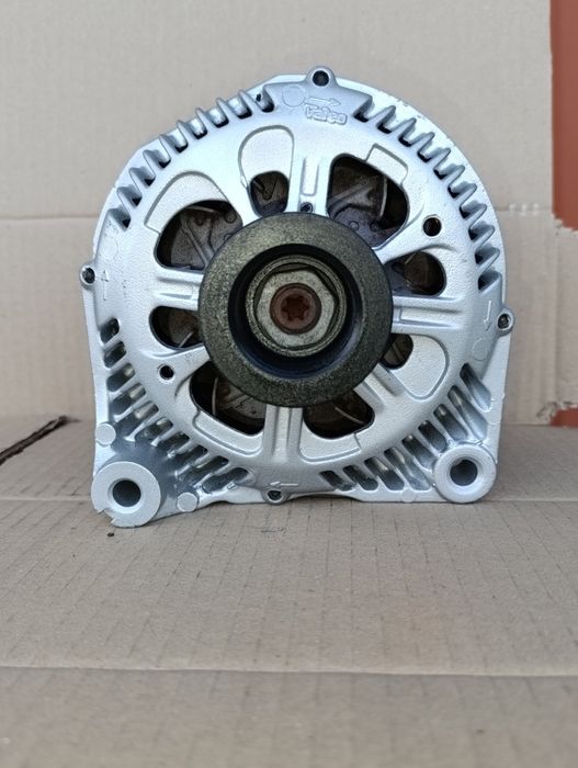 Генератор БМВ BMW E46 318 320 330 X3 X5 1.8 2.0 3.0