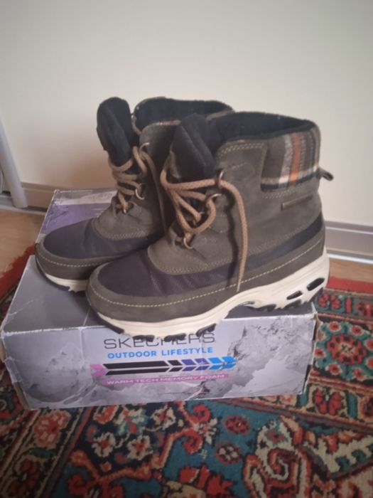 Зимові черевички Skechers

23.5 см