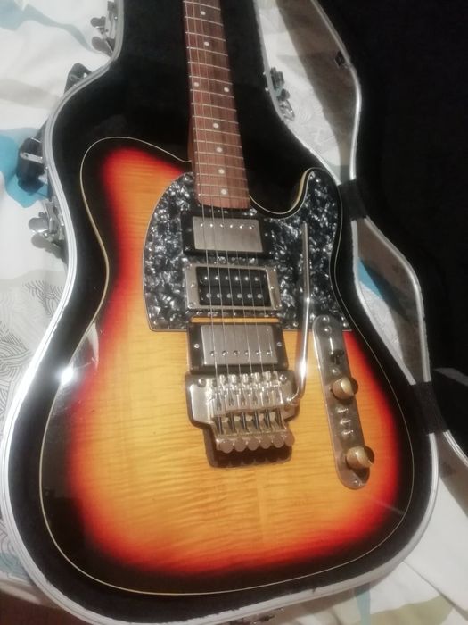 Гітара Telecaster . Стан зовні на 4. Є купа можливих переключень.