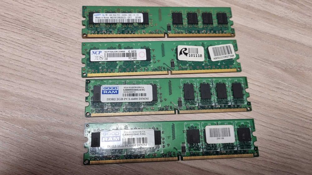 Планки пам'яті DDR2 2 та 1 Gb (ціна за все)