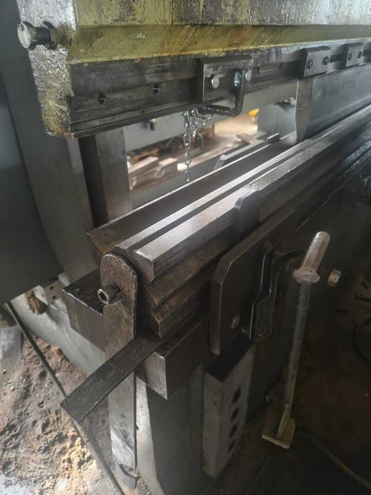 Prasa krawędziowa hydrauliczna SAFAN CNCK 300 × 4300 – 300 ton – 4,3 m – 1980 r.