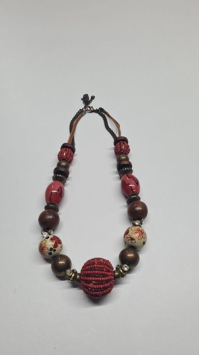 Colares variados de mulher