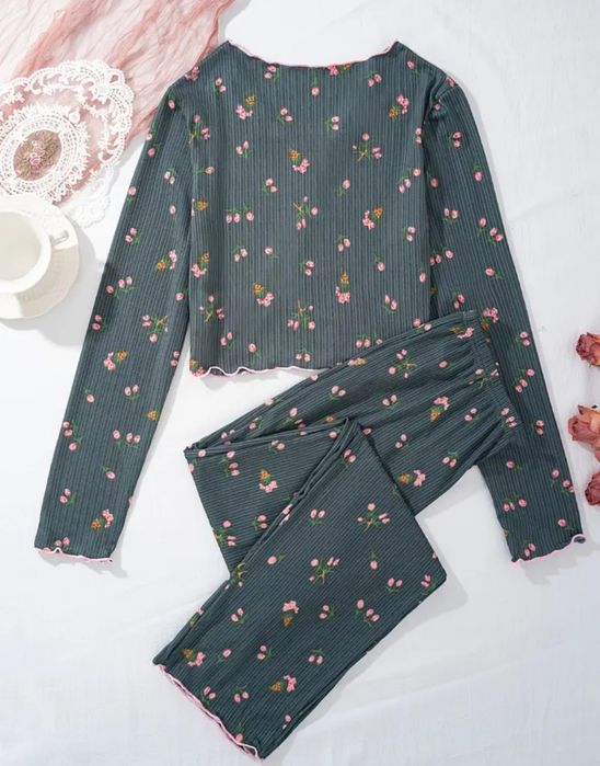 Жіноча піжама розмір M з квітковим принтом