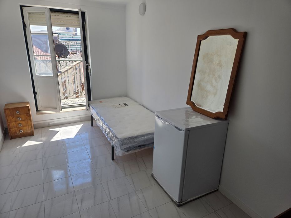 Alugo quarto em Alfama