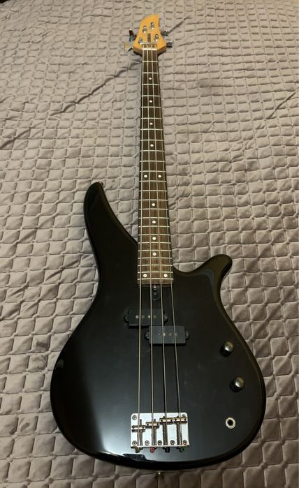 Бас-гітара «Yamaha”