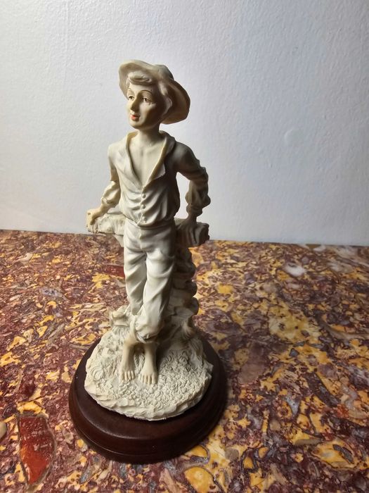 Włoska duża figurka piękna "Młody farmer" 19 cm