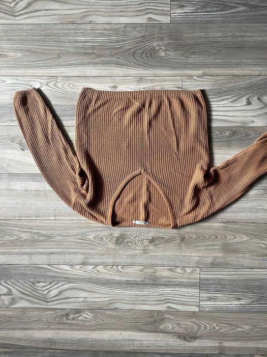 Lekki sweterek z dekoltem w serek