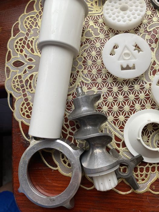 Продам электромясорубку Zelmer Diana 1400 W 886.5