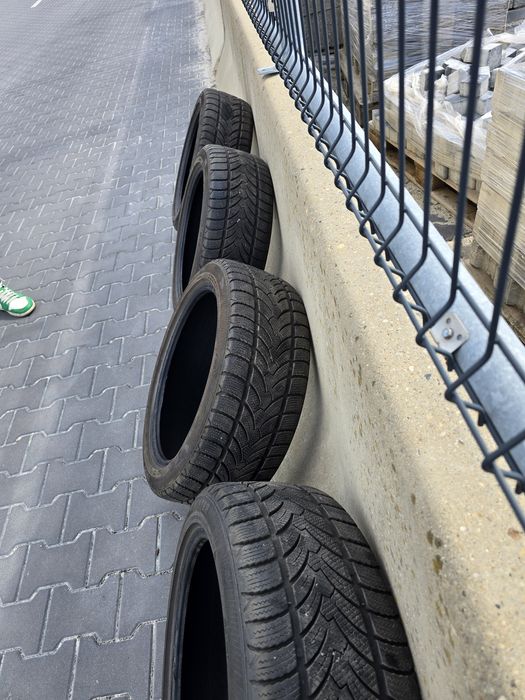 Platin 225/45 R18 XL.
