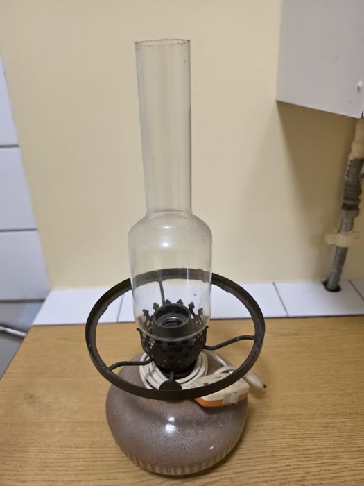 Lampa stołowa z okresu PRL
