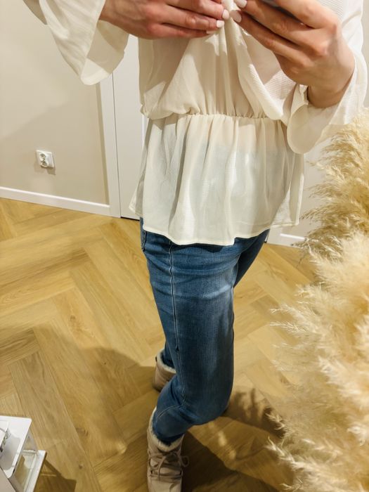 Bluzka baskinka biała