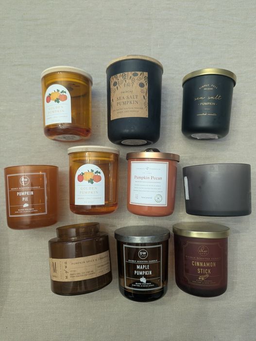 Puste pojemniki po świeczkach