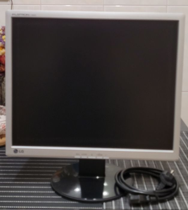 Монітор LG Flatron L1942S-SF