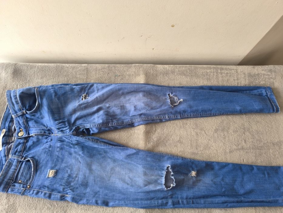 ZARA jeansy rurki,przetarcia rozm.36