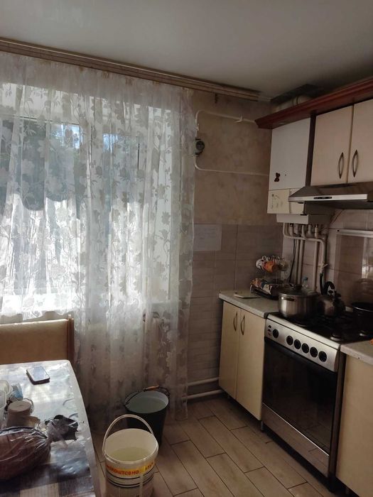 Здається кімната  1800 за все