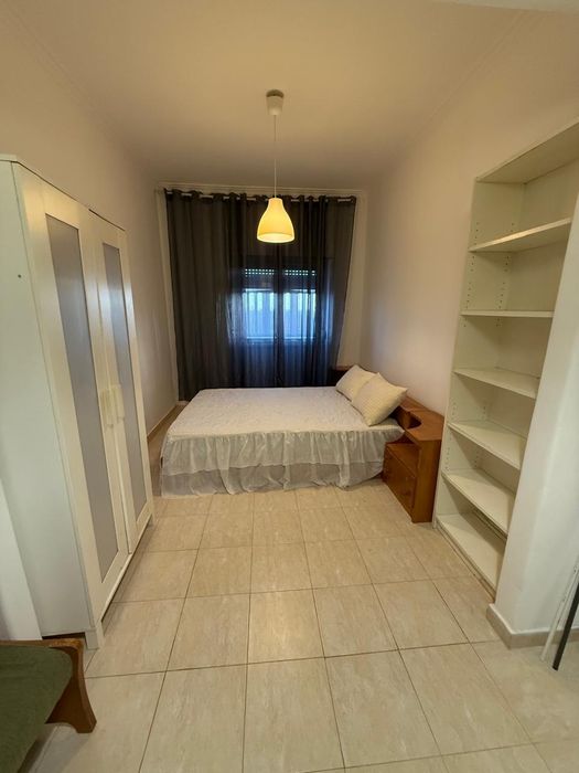 Alugo quarto em Moscavide .