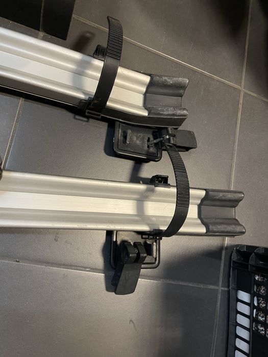 2 suportes  bicicletas ( 2 thule + 1 simples)