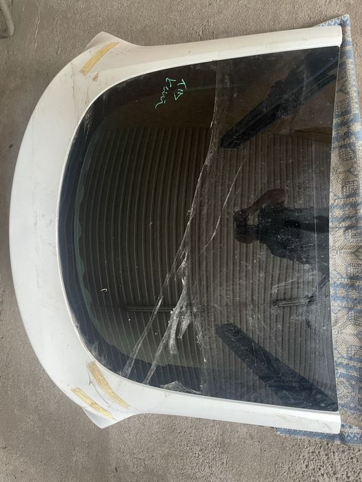 Кришка багажника  Tesla Y тесла y задня ляда скло