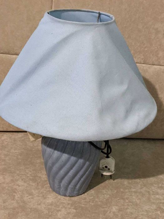 Прикроватна лампа та настільна лампа