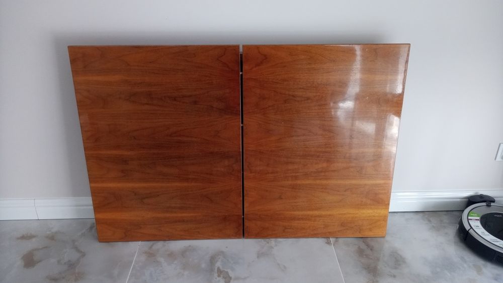 Stół vintage w orzechowej okleinie