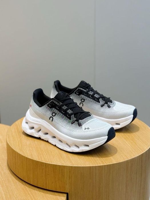 ON Cloudtilt White Black оригинал женские кроссовки белые черные для бега ходьбы