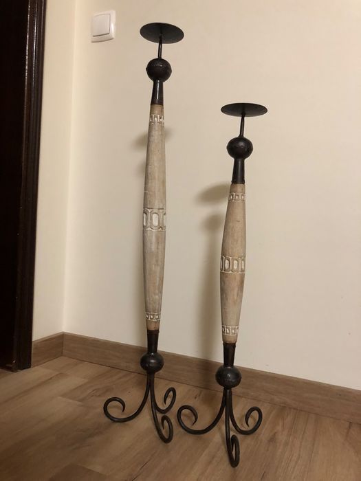 Par de Castiçais / Candelabros Grandes de Chão em Madeira e Ferro (81 cm e 66 cm)