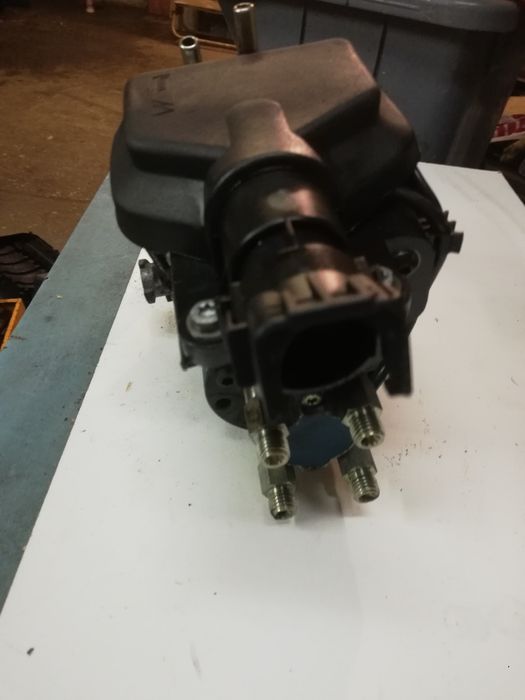 : Bomba Injetora e Coletor de Admissão Renault Kangoo/Megane - Motor F