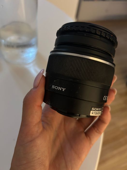 Sony 18-55mm f/3.5-5.6 OSS